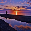 夕日の水辺