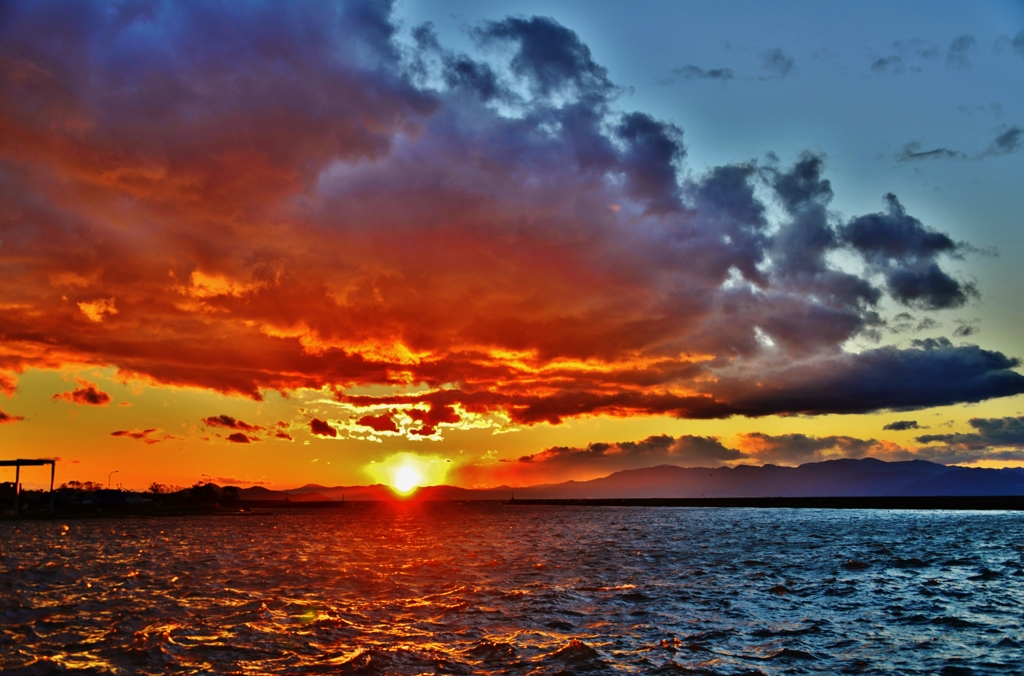 雲下の夕日 By 近江源氏 Id 写真共有サイト Photohito