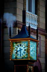時を刻む蒸気時計