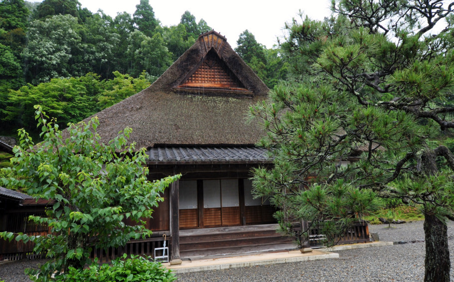 西徳寺本堂（滋賀県指定重要文化財）