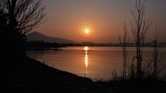 弥生三月の琵琶湖湖北の朝日