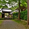 新緑の青岸寺山門
