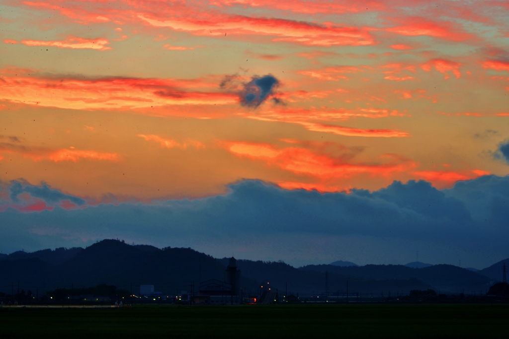 暁の茜雲