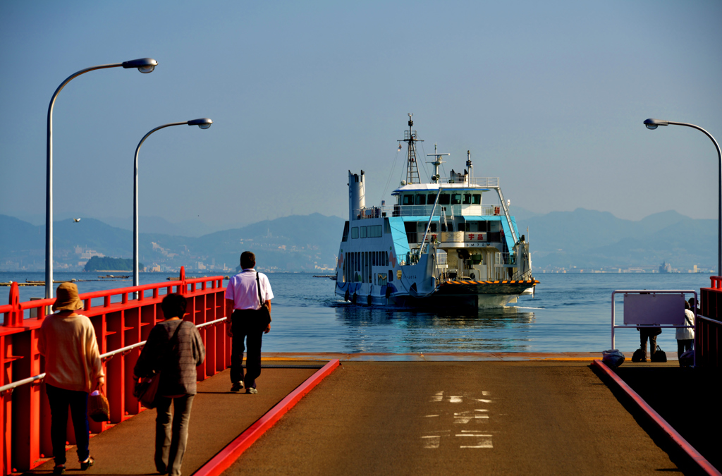 三高港フェリー着岸