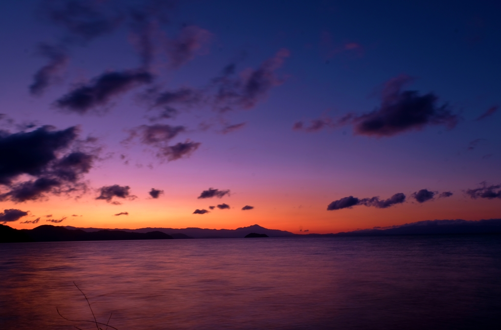騒めく淡海の夜明け