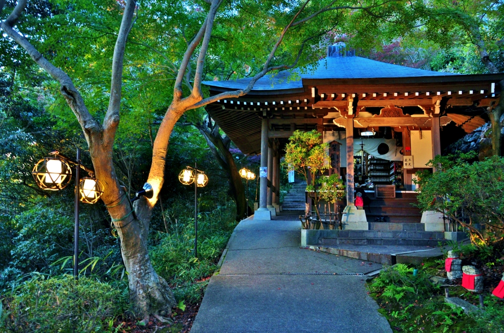 八幡山おねがい地蔵堂