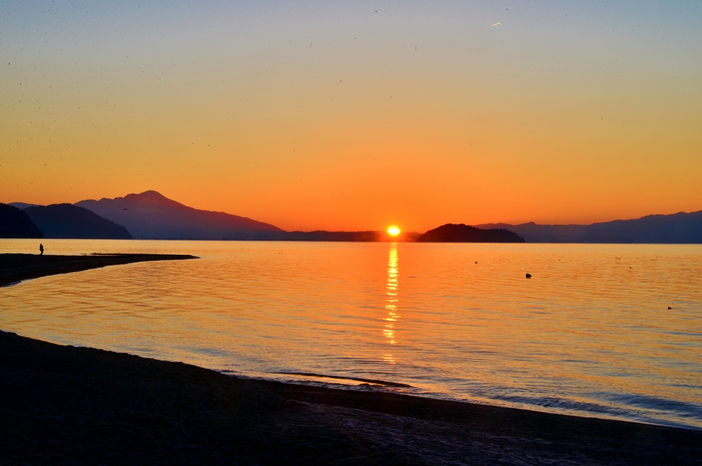 琵琶湖の日の出