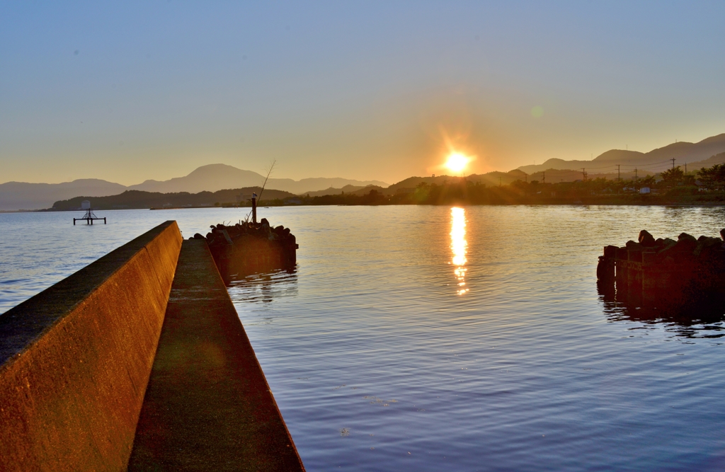 The morning sun rises