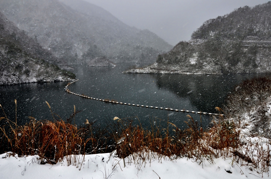 姉川ダム（白龍湖）雪景