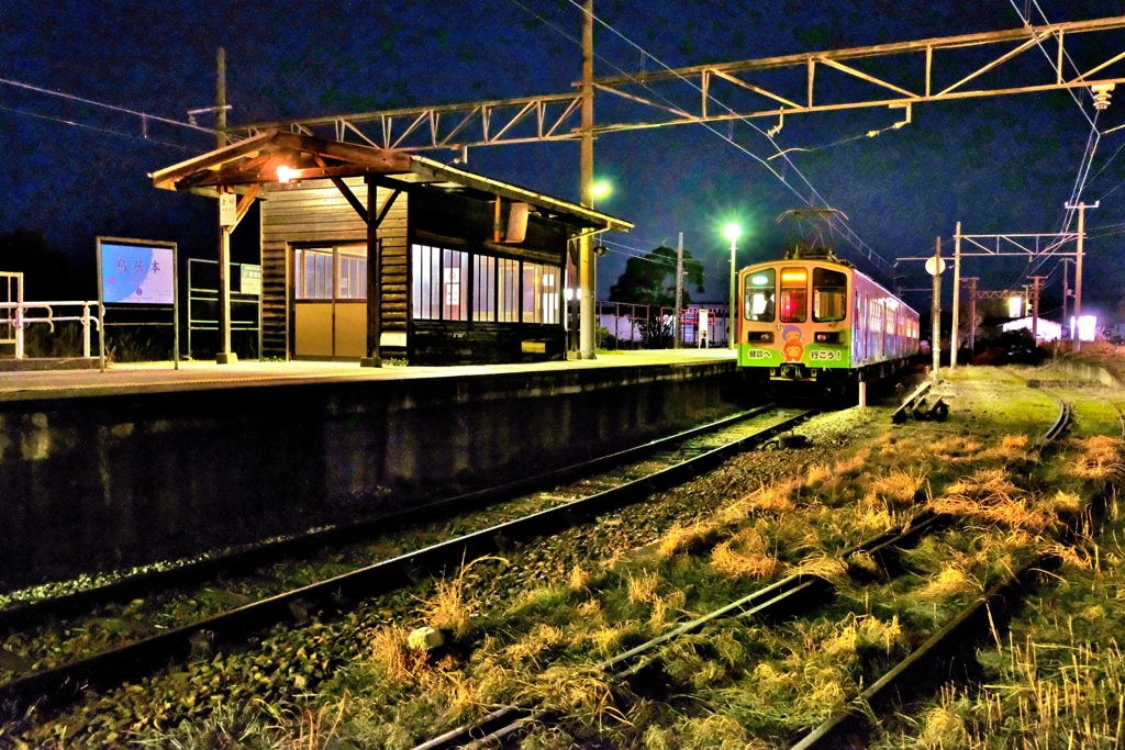 ローカル駅夜景