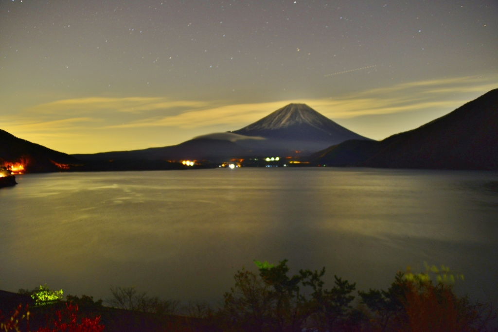 夜へ誘う本栖湖