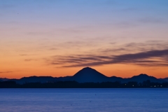 夜明けの近江富士