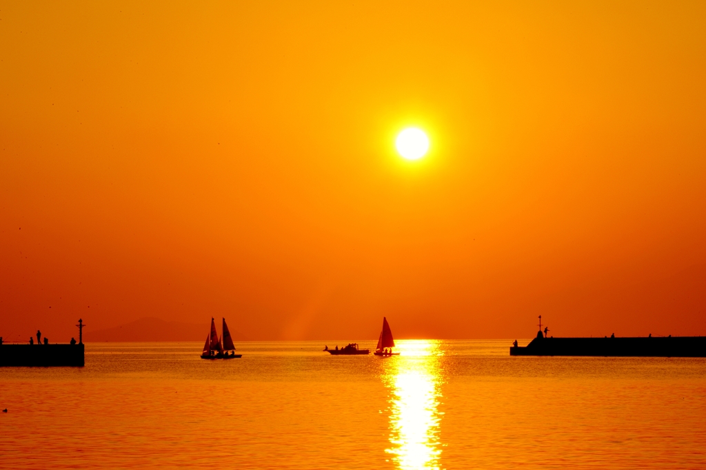 茜色の夕日