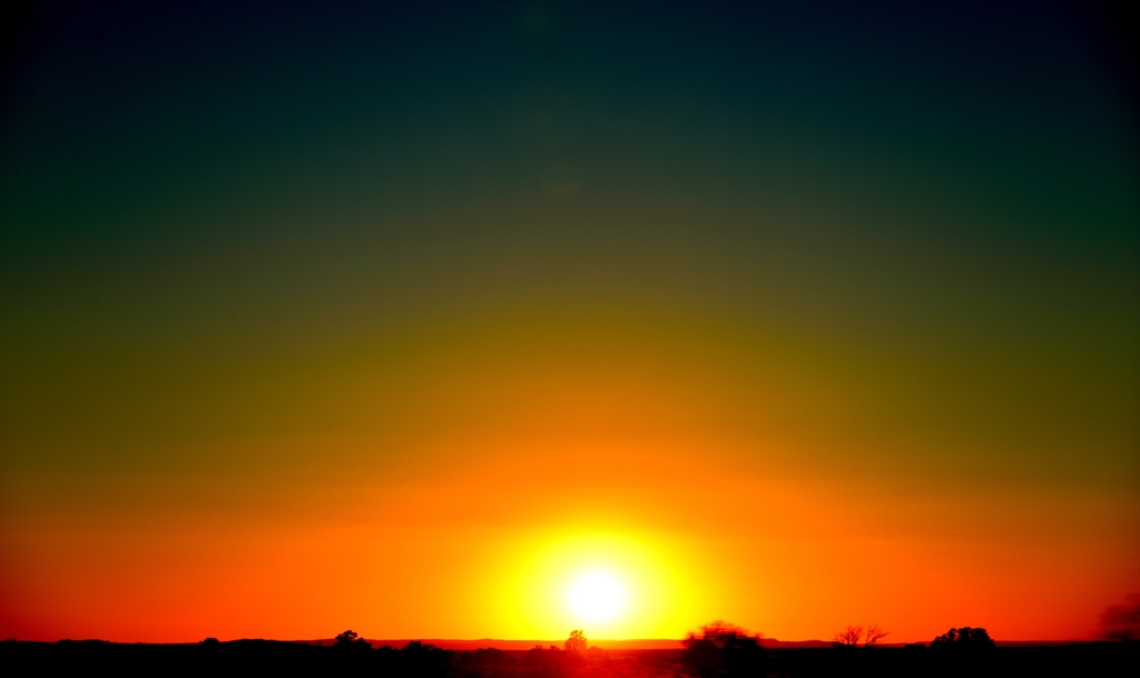 大地の夕日