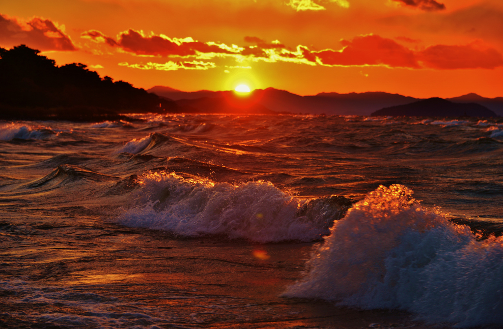 波濤の夕日