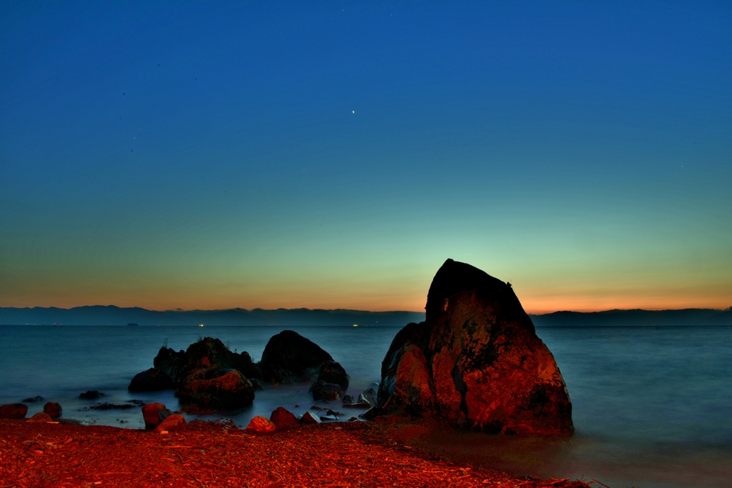 淡海の烏帽子岩薄明