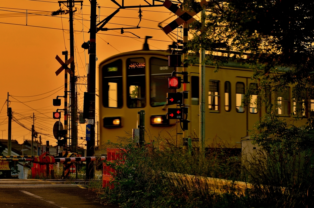 夕暮れのガチャンコ電車