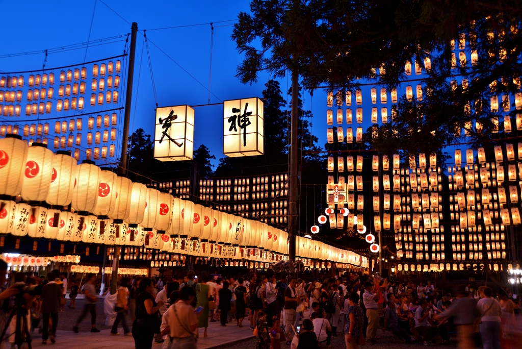 湖国の夏の風物詩・多賀大社万灯祭