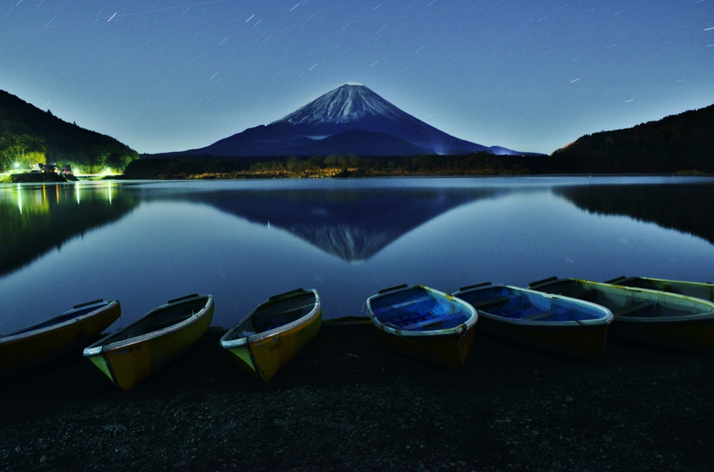 精進湖の夜