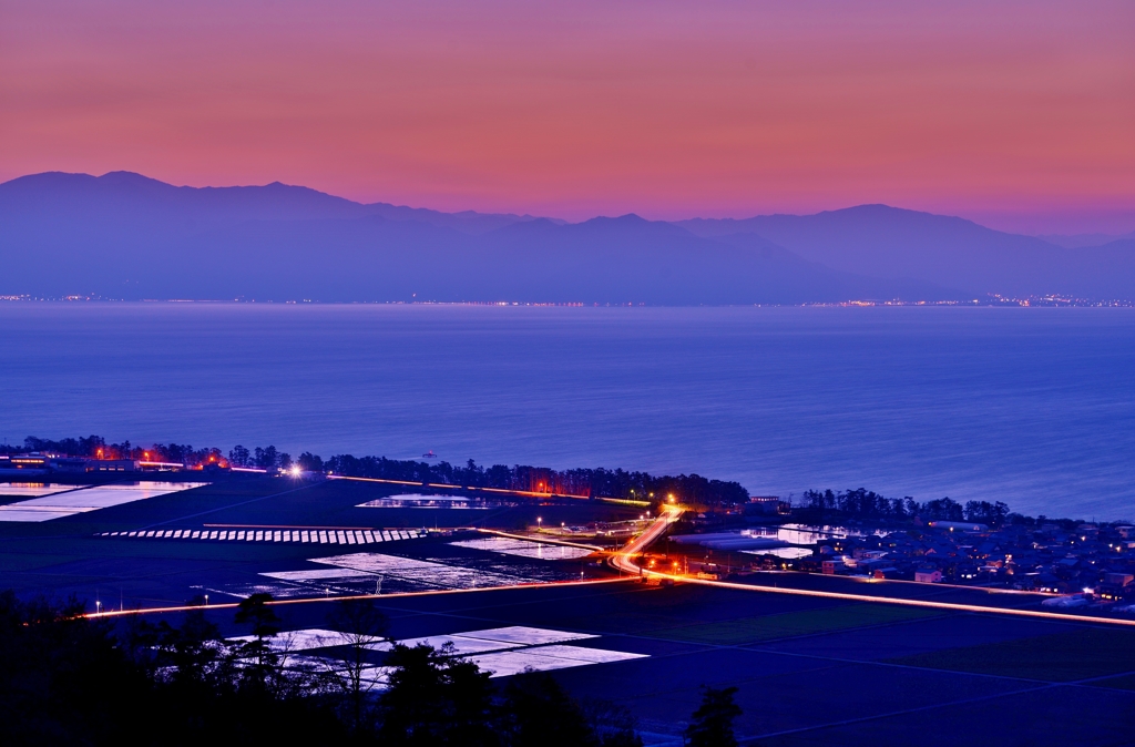 夕暮れの光跡