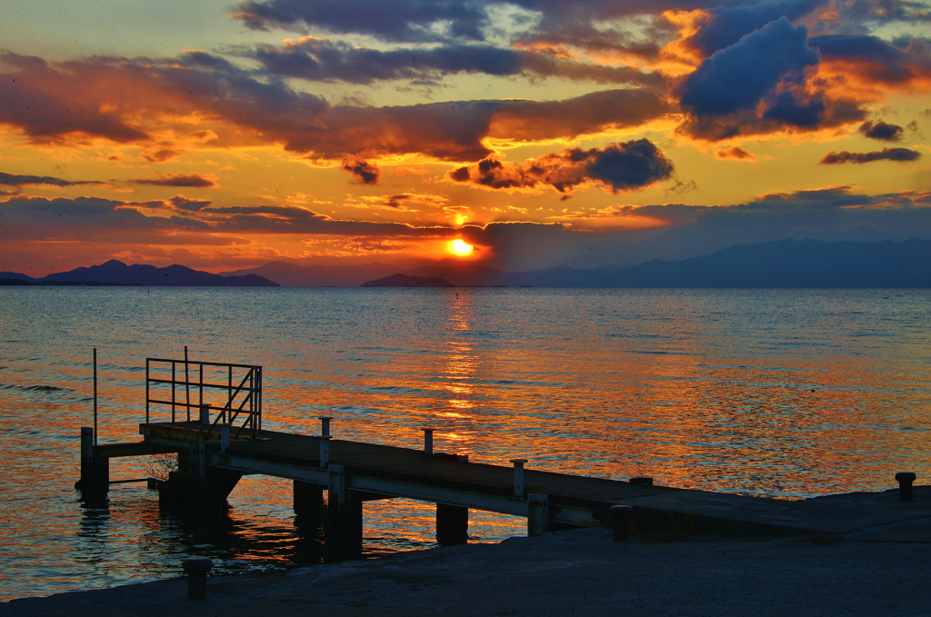 びわ湖冬夕陽