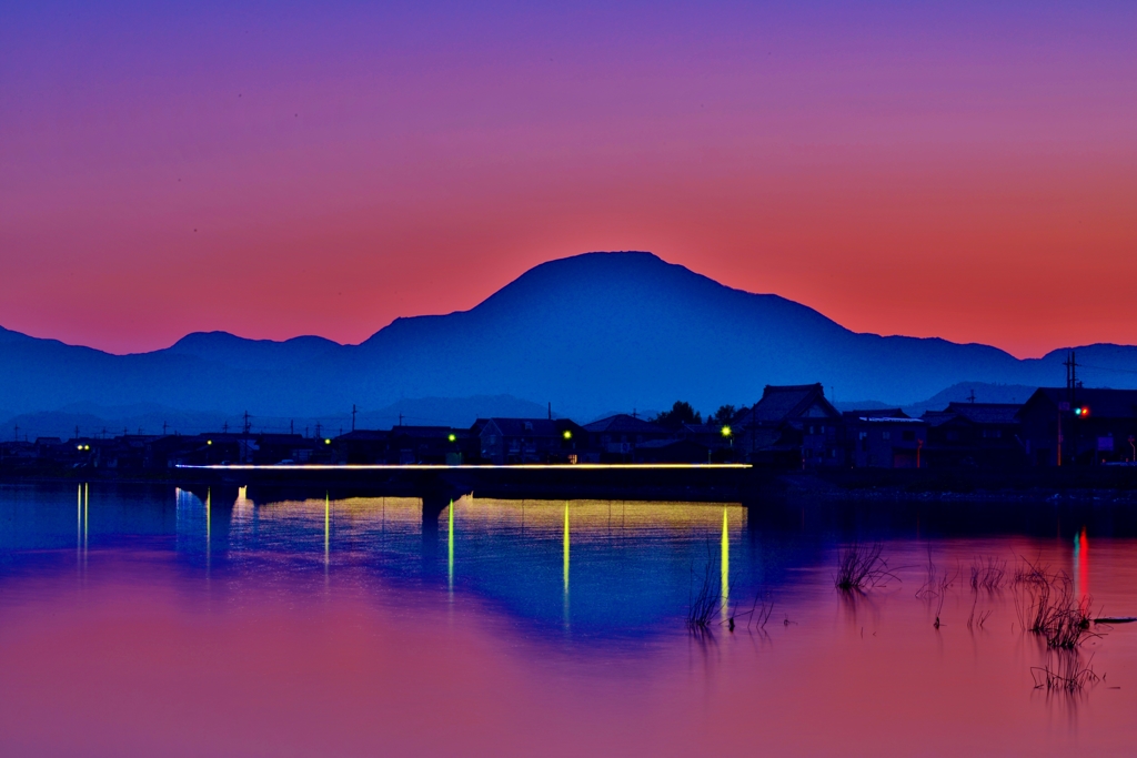 暁の伊吹山