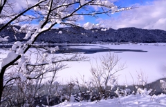 立春の余呉湖雪景