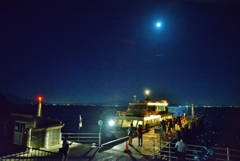 月夜の竹生島桟橋