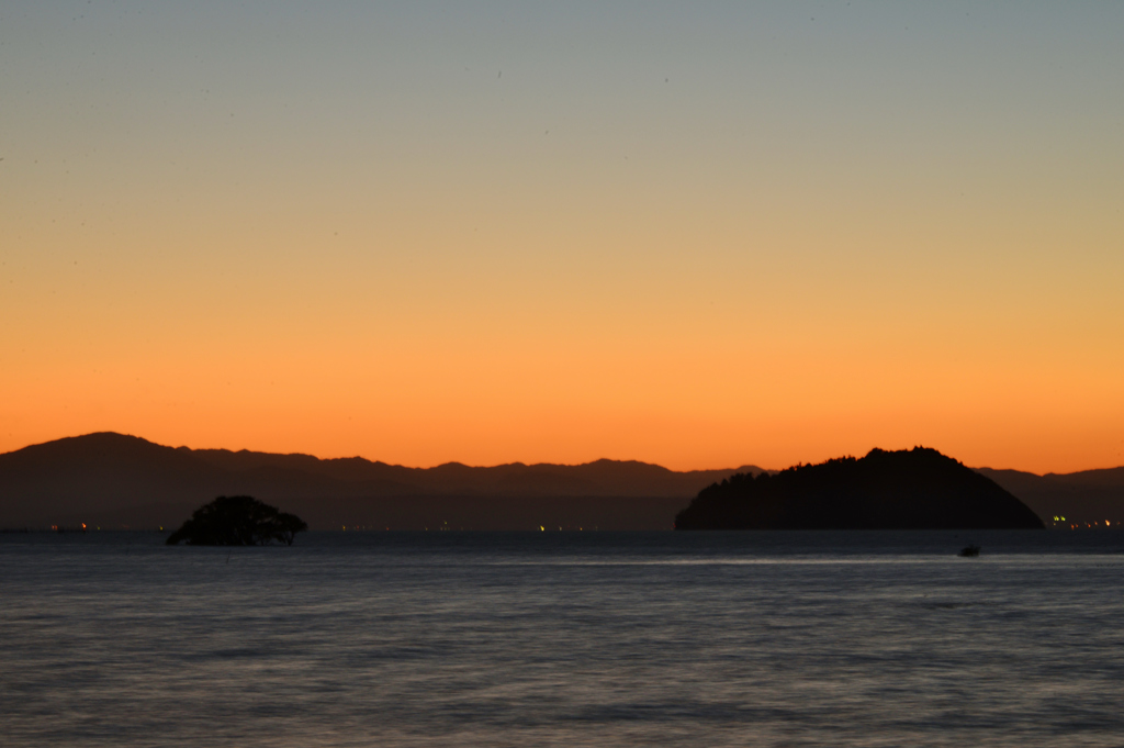 残照の湖北