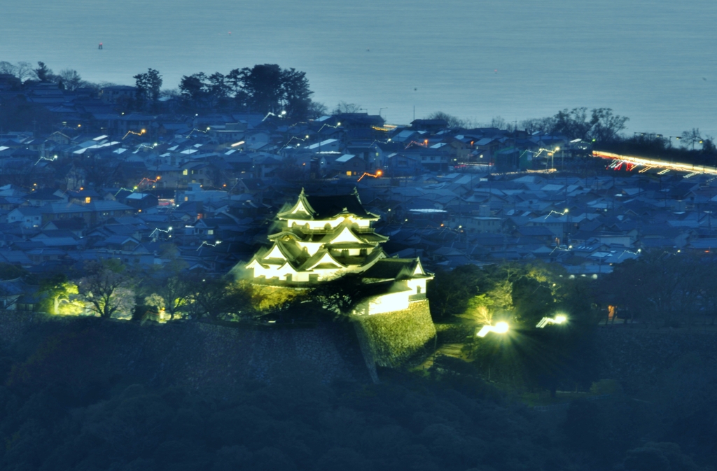 日暮れの彦根城