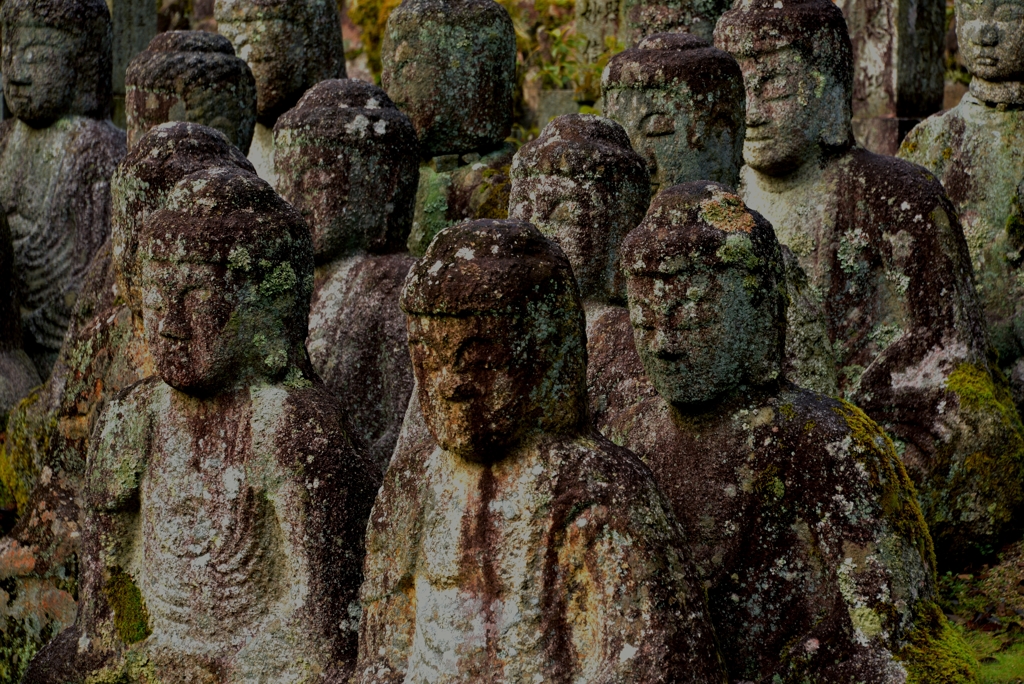 慈愛の石仏群