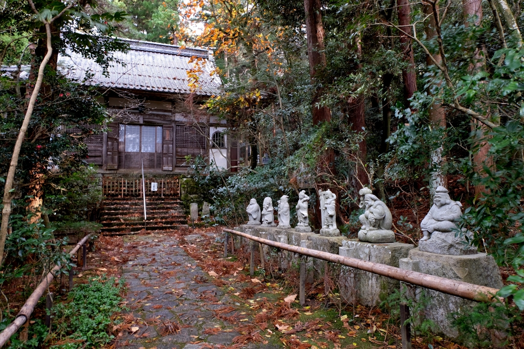 彦根龍潭寺　観音堂と七福神