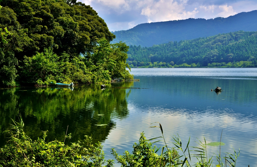 晩夏の余呉湖