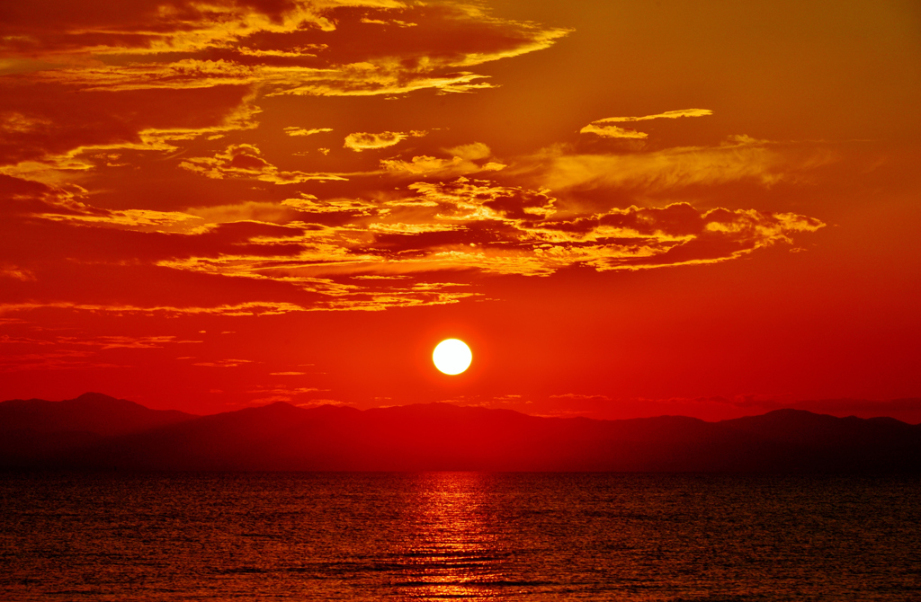 黄金雲の夕日