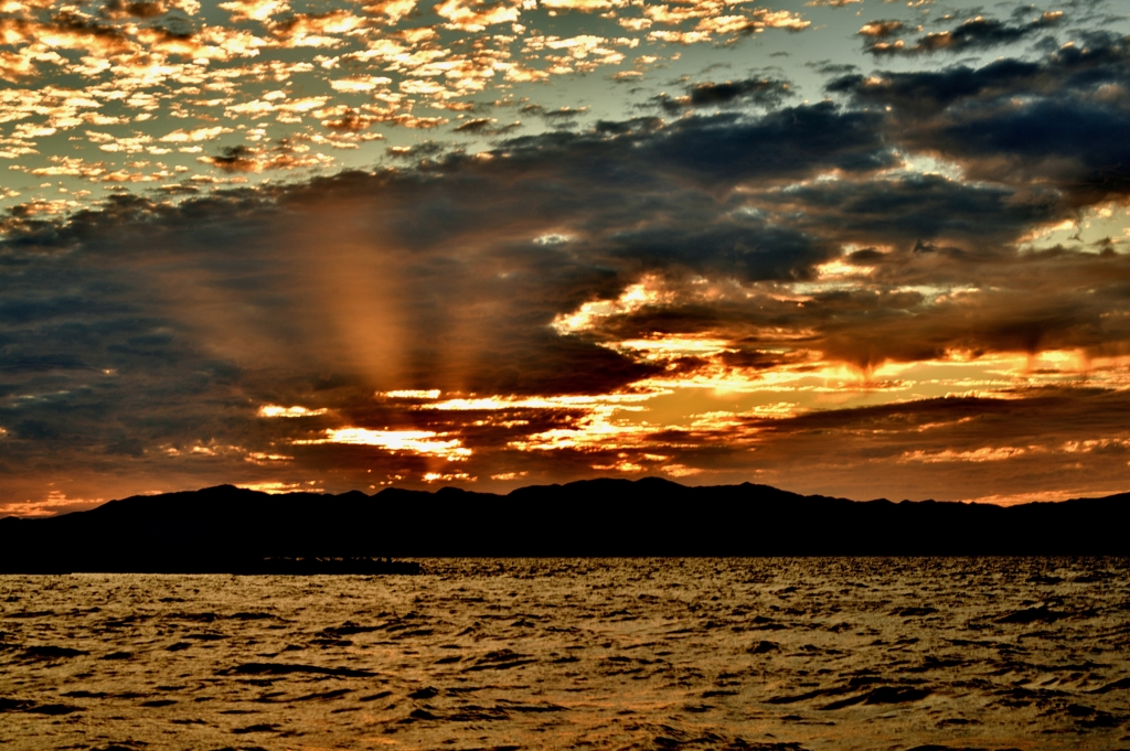 湖上の秋夕雲