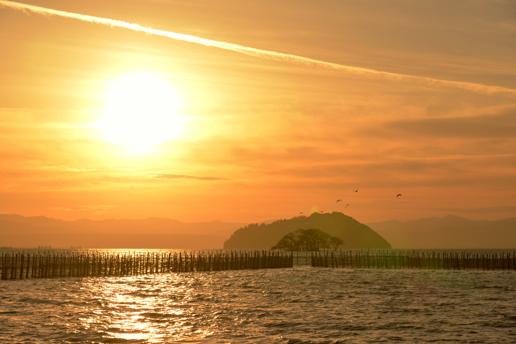 おぼろげな湖北夕景