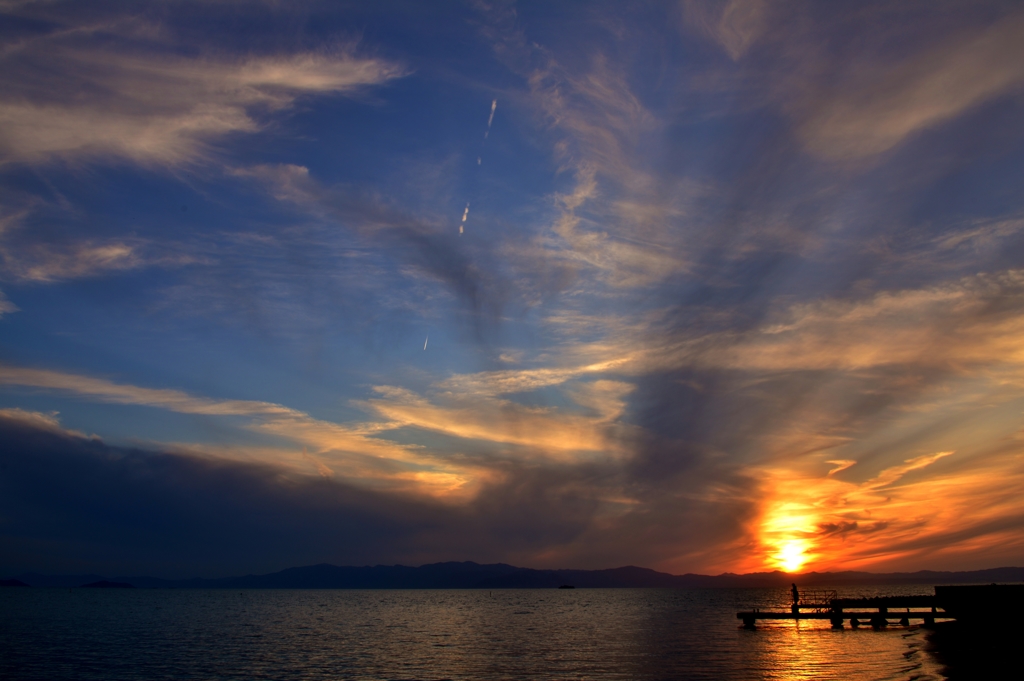 雲の向こうの夕日