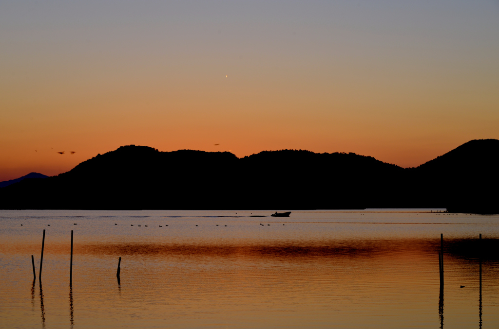 暮れゆく西の湖
