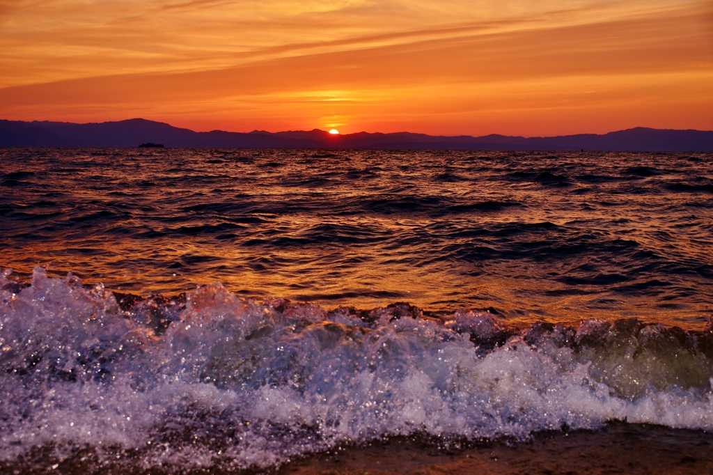 遠さく夕日