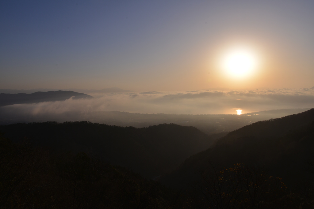 琵琶湖低ボッチの朝日