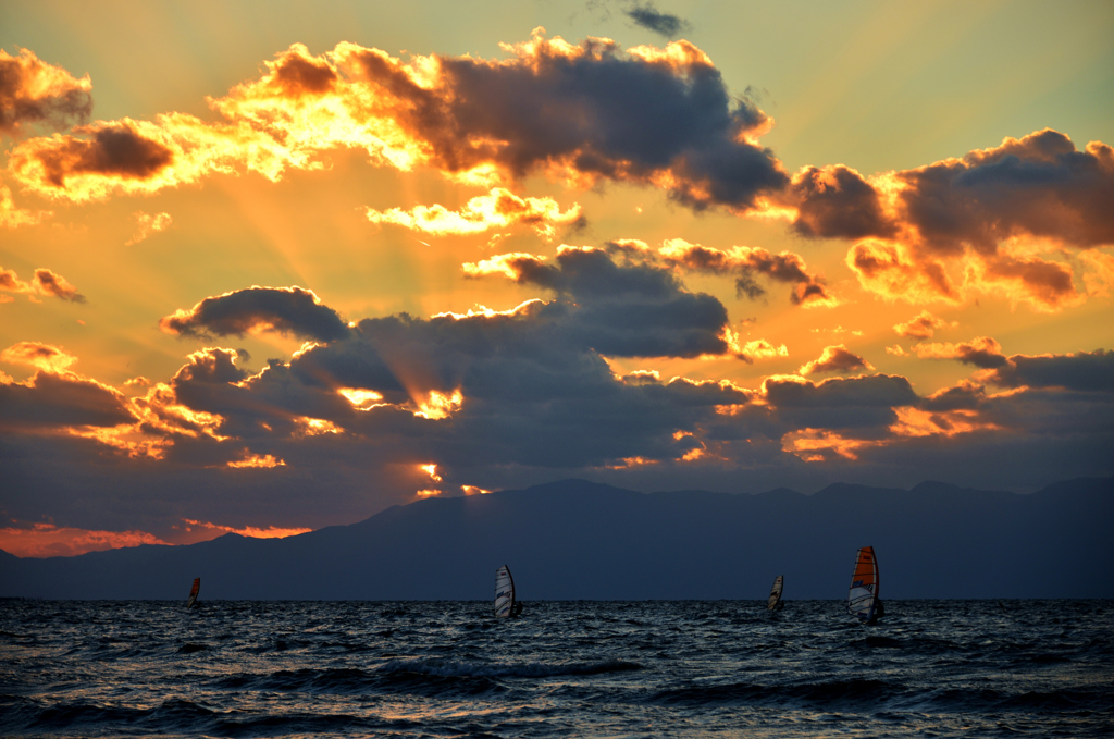 湖上の秋夕景