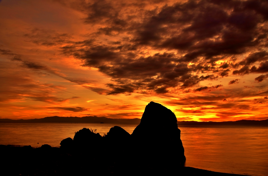 琵琶湖・烏帽子岩夕焼け