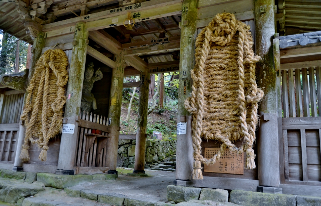 湖東三山百済寺　仁王門の大草鞋　5