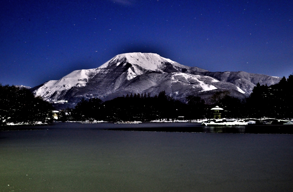 月明伊吹山