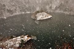 雪降る白龍湖
