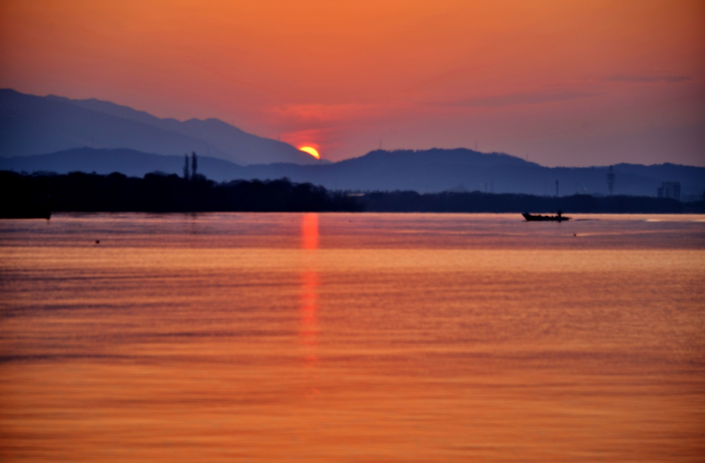 琵琶湖湖北の日の出