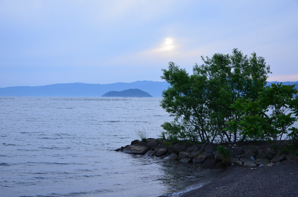 碧い湖
