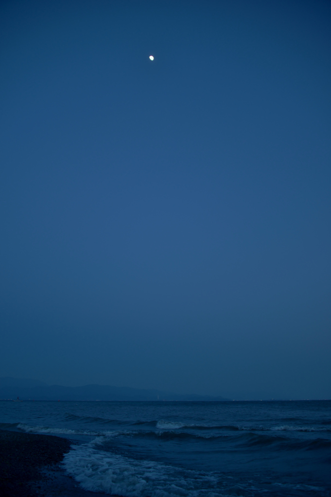 暮れなずむ琵琶の湖（うみ）