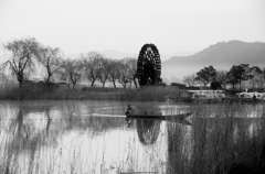 暁の水景