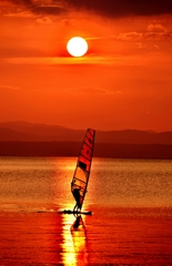 夕陽のウィンドサーフィン